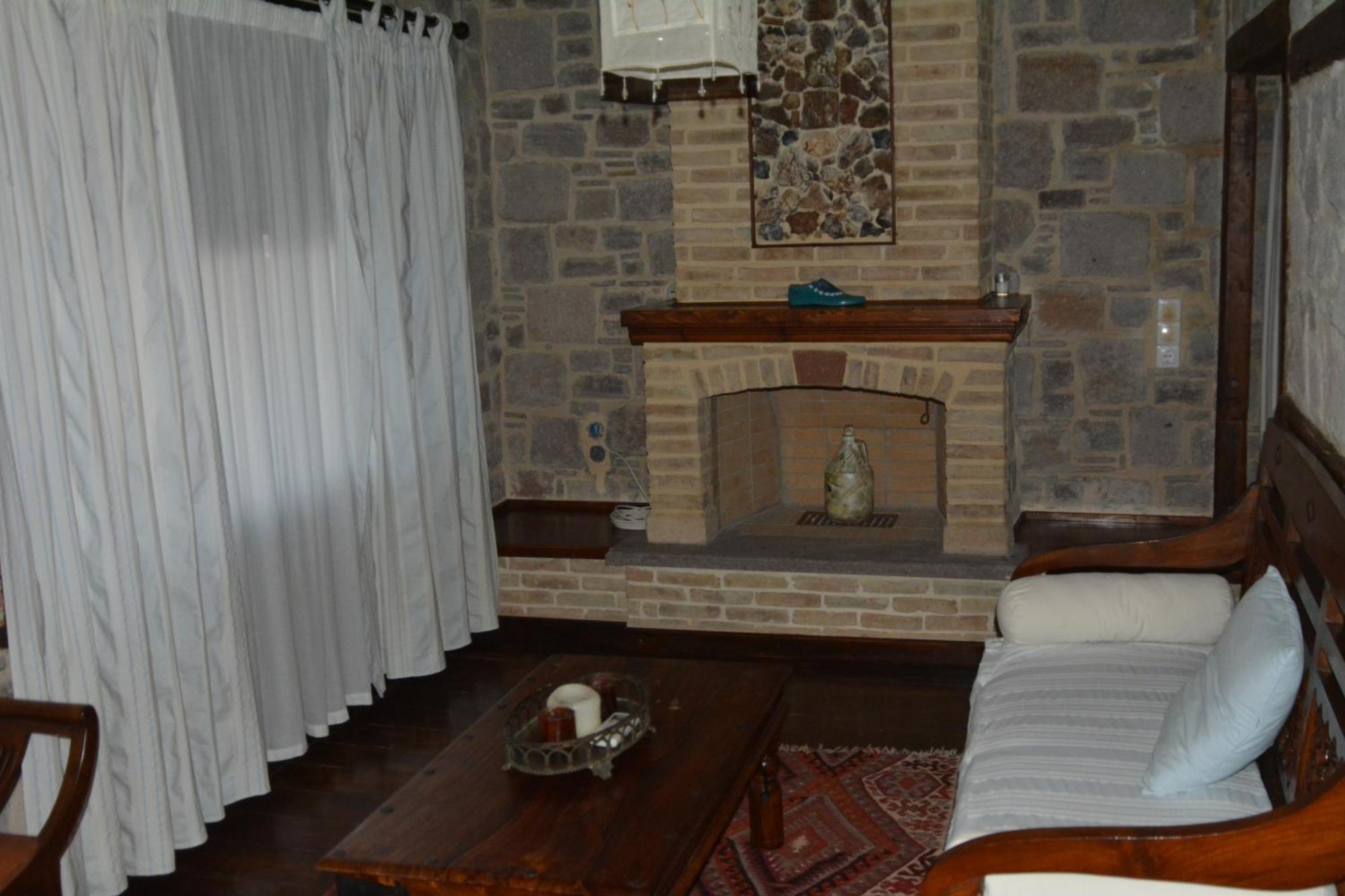 Lesvos Tower House Komninos Sigrion Bagian luar foto